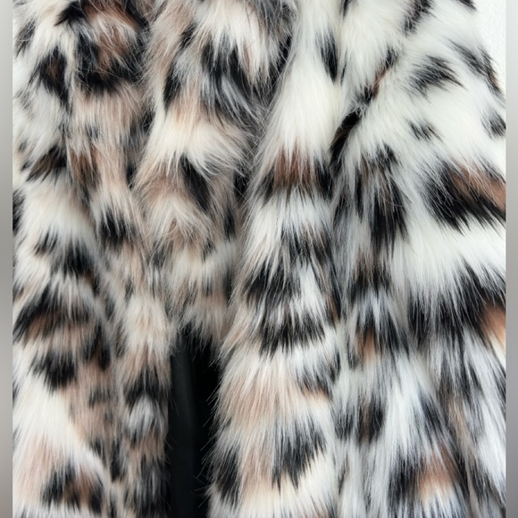 Donna Salyers fabulous faux fur - Picture 5 of 5